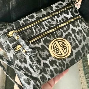 Grey /Blk LEOPARD CROSSBODY w/MEDALLION / NWT BAG⭐️ CLOSEOUT DEAL LIGHTWEIGHT